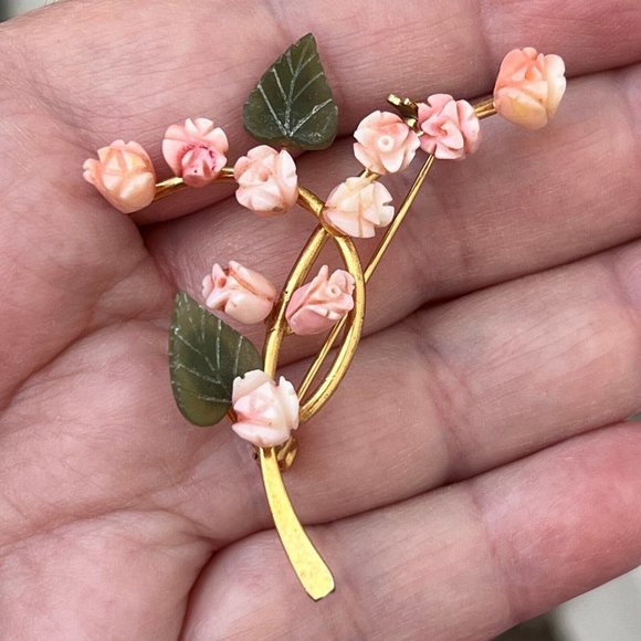 Vintage Swoboda Carved Coral Flowers & Jade Leaf Brooch, 2" Long, 10 Roses - Picture 3 of 13
